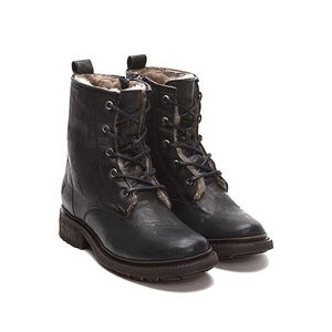 NIB Frye black lace-up shearling-lined boots